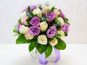 29 trandafiri in nuante de roz si alb 29 trandafiri in nuante de roz si alb